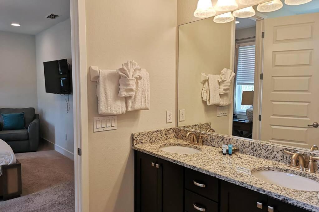 Holiday home Luxurious Modern Near With Theater, Pool And In Encore At Reunion Orlando